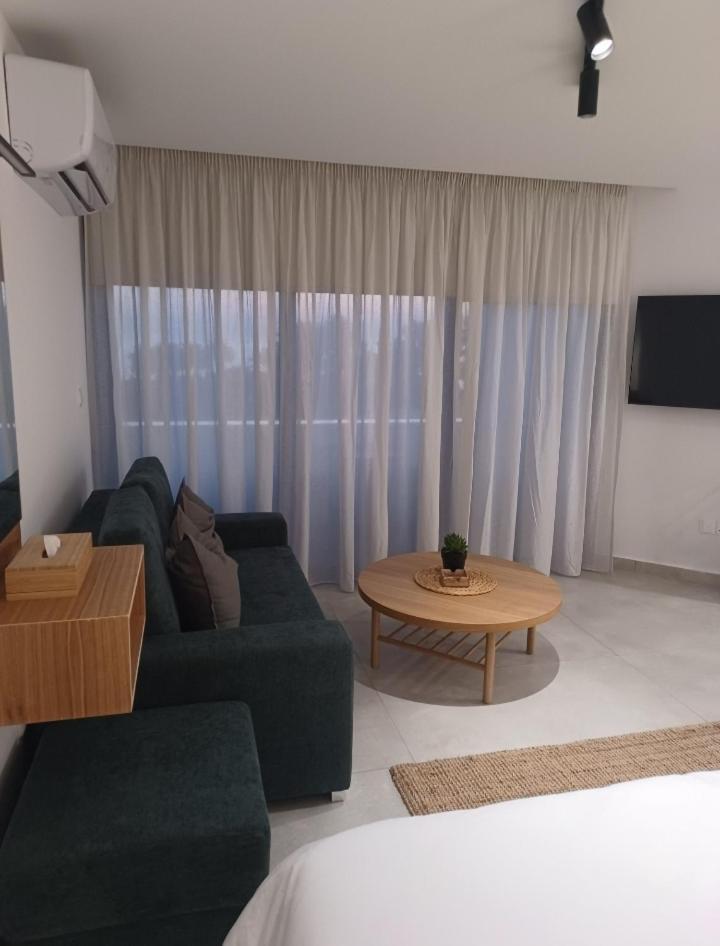 Terrazza Suites Paphos Ngoại thất bức ảnh