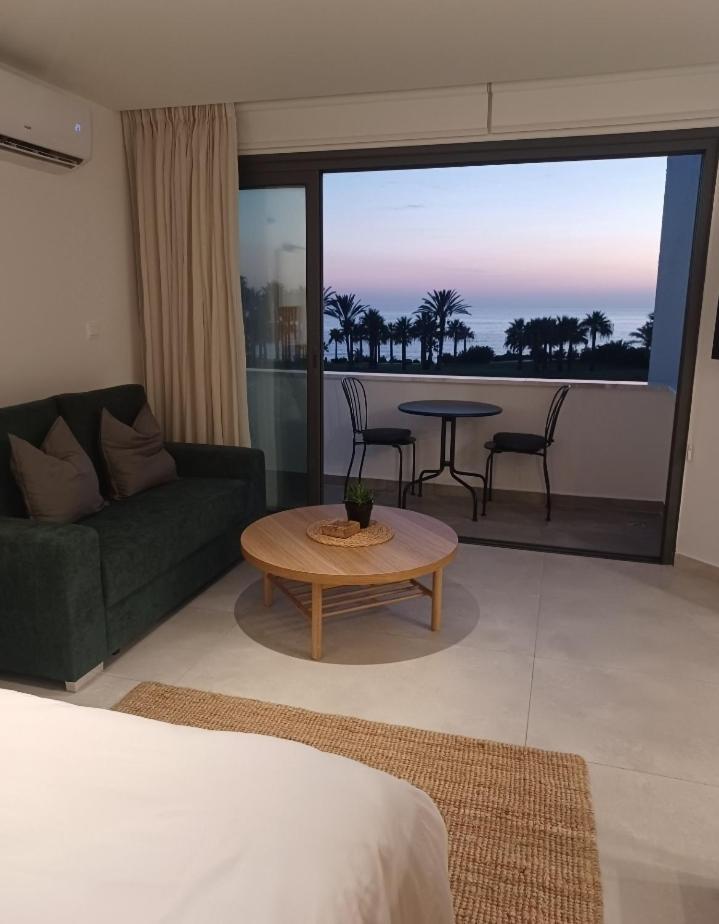 Terrazza Suites Paphos Ngoại thất bức ảnh